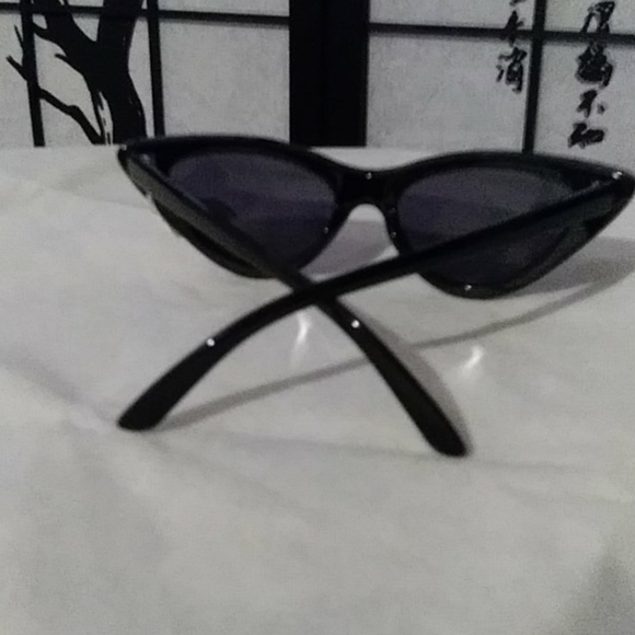 Sunglasses - Picture 2 of 4